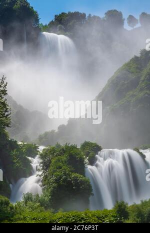 Der Marmore Wasserfall mit seinen 165 Höhenmetern ist einer der höchsten in Europa Stockfoto