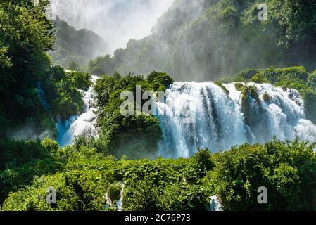 Der Marmore Wasserfall mit seinen 165 Höhenmetern ist einer der höchsten in Europa Stockfoto