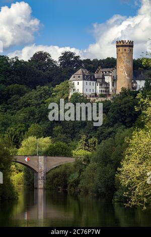 Burg Dehrn über der Lahn im Dorf Dehrn, Teil der Stadt Runkel, Bezirk Limburg-Weilburg in Hessen, Deutschland, Europa Stockfoto