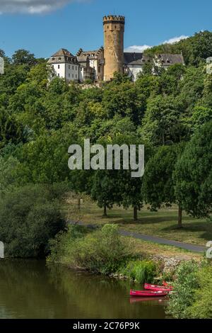 Burg Dehrn über der Lahn im Dorf Dehrn, Teil der Stadt Runkel, Bezirk Limburg-Weilburg in Hessen, Deutschland, Europa Stockfoto