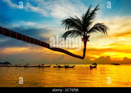 Wunderschöner Sonnenuntergang am Koh Tao Strand, Thailand Stockfoto