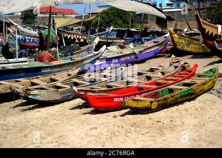 Holzboote in Accra, Ghana Stockfoto