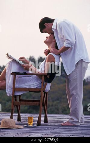 Junges Paar mit einem romantischen Moment im Urlaub Stockfoto
