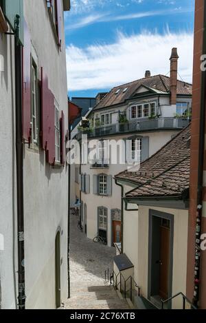 Basel, BL / Schweiz - 8. Juli 2020: Blick auf die historische Altstadt in der Basler Innenstadt Stockfoto