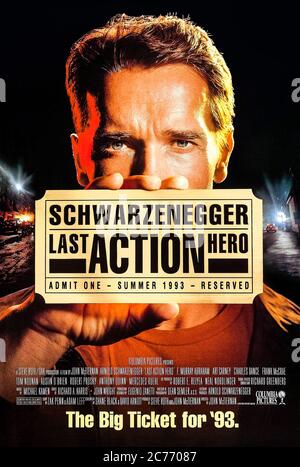 Last Action Hero (1993) Regie: John McTiernan mit Arnold Schwarzenegger, F. Murray Abraham, Art Carney und Charles Dance. Ein Kind wird durch ein Zauberticket in den Film transportiert, muss aber den Bösewicht aufhalten, der in die reale Welt entkommt. Stockfoto