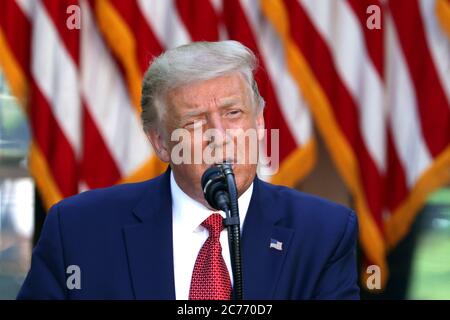 Washington, Usa. Juli 2020. Präsident Donald J. Trump hält am Dienstag, den 14. Juli 2020, eine Pressekonferenz im Rosengarten im Weißen Haus in Washington, DC ab. Foto von Tasos Katopodis/UPI Kredit: UPI/Alamy Live News Stockfoto