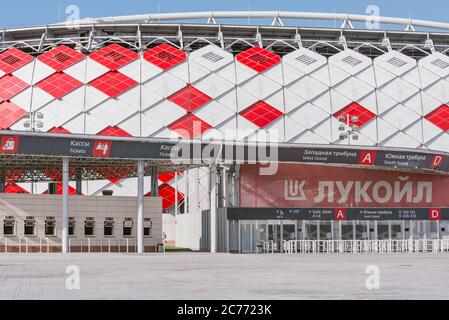 Moskau, Russland - 20. September 2015: Blick auf den Eingang der Otkrytie Arena. Heimstadion der Spartak Fußballmannschaft. Stockfoto