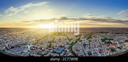 Panoramablick auf das Zentrum von paris bei Sonnenuntergang Stockfoto