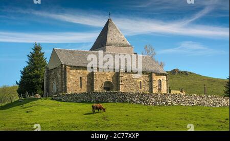 Kirche Saint-Alyre-ès-Montagne, Puy de Dome,Cezallier-Massiv, Auvergne-Rhone-Alpes, Frankreich Stockfoto