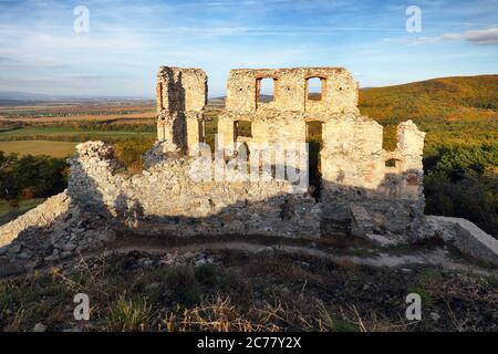Burgruine Oponice - Slowakei, Oponicky Stockfoto