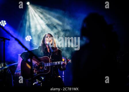 Malmö, Schweden. Juli 2020. Die schwedische Country- und Popsängerin Jill Johnson spielt ein Live-Konzert im Kulturbolaget in Malmoe. Aufgrund des COVID19-Ausbruchs wurde das Konzert online live gestreamt. (Foto: Gonzales Photo - Joe Miller). Stockfoto