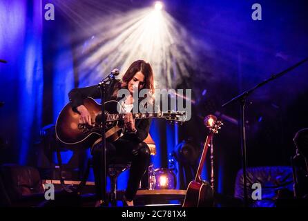 Malmö, Schweden. Juli 2020. Die schwedische Country- und Popsängerin Jill Johnson spielt ein Live-Konzert im Kulturbolaget in Malmoe. Aufgrund des COVID19-Ausbruchs wurde das Konzert online live gestreamt. (Foto: Gonzales Photo - Joe Miller). Stockfoto