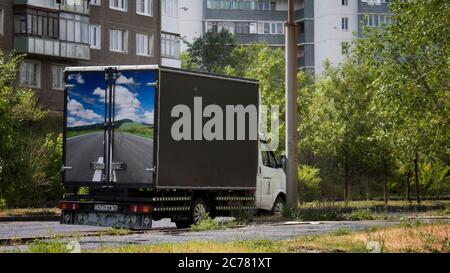 Kasachstan, Ust-Kamenogorsk - 19. Juni 2020. Car Gazelle Business. Leichtes Nutzfahrzeug. Stockfoto