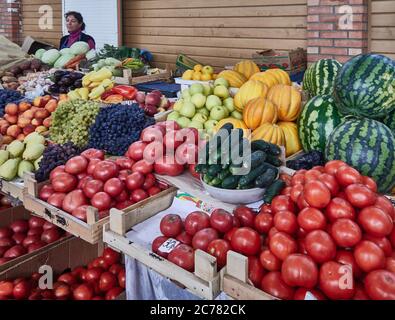 Russland, Oblast Astrachan. Verschiedene Obst und Gemüse zum Verkauf am Marktstand der Stadt Astrachan Stockfoto