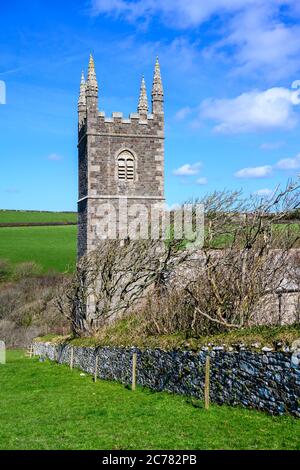 Die Pfarrkirche St. Morwenna und St. John the Baptist, Morwenstow, Cornwall, England, Großbritannien. Von 1835 bis 1874 war der Dichter Rev. R. S. Hawker Vikar. Stockfoto