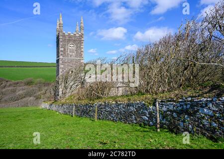 Die Pfarrkirche St. Morwenna und St. John the Baptist, Morwenstow, Cornwall, England, Großbritannien. Von 1835 bis 1874 war der Dichter Rev. R. S. Hawker Vikar. Stockfoto