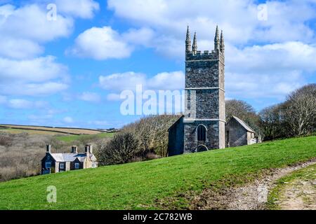 Die Pfarrkirche St. Morwenna und St. John the Baptist, Morwenstow, Cornwall, England, Großbritannien. Von 1835 bis 1874 war der Dichter Rev. R. S. Hawker Vikar. Stockfoto