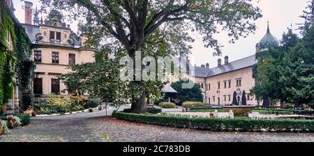 Polen, Hof in Kliczk &#xf3,w Schloss. Kliczk &#xf3,w Schloss befindet sich in Kliczk &#xf3,w, Provinz Dolnoslaskie, Polen. Das Hauptgebäude wurde 1585 im Renaissancestil erbaut Stockfoto