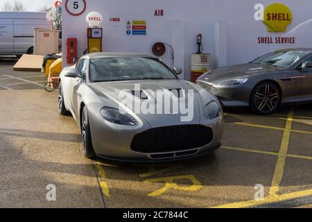Ein brandneuer Aston Martin Vanquish Zagato wurde gerade an die Heritage Works in Newport Pagnell, Buckinghamshire, Großbritannien, geliefert Stockfoto