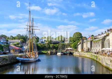 Das Toppail-Schoner-Hochschiff 'Anny' wurde 1930 gebaut und befindet sich im historischen Charlestown Harbour, Cornwall, England, UK. Stockfoto