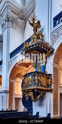 Polen, Niederschlesien, Stadt Krzeszów, Barock Kirche des Heiligen Josef der ehemaligen Zisterzienserabtei im Dorf Krzeszow, errichtet im 18. Jahrhundert.die Kanzel Stockfoto