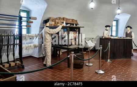 Polen.Niederschlesische Stadt Klodzko. Das Militärmuseum befindet sich im Inneren der Festung K?odzko die Lagerkammer des Militärs die Festung ist ein einzigartiger Festungskomplex der Woiwodschaft Niederschlesien im Südwesten Polens.die Festung war einst eine der größten Hochburgen in Preußisch-Schlesien, im Jahr 1960, Es wurde in das Verzeichnis der historischen Denkmäler eingetragen. Stockfoto