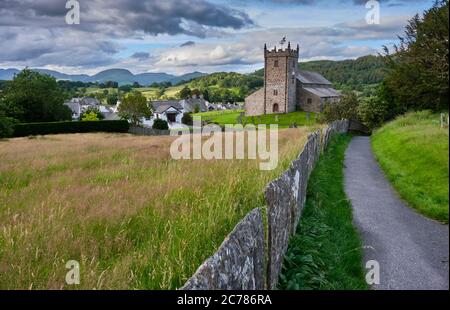 Pfad zu St. Michaels und All Angels, Hawkshead, Lake District, Cumbria Stockfoto