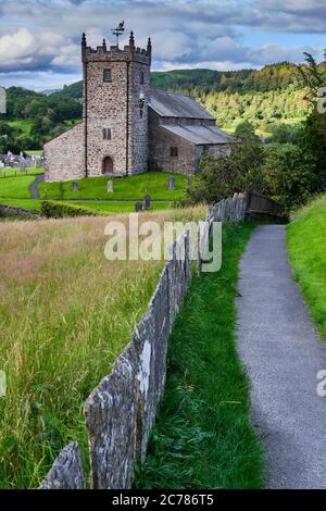 Pfad zu St. Michaels und All Angels, Hawkshead, Lake District, Cumbria Stockfoto