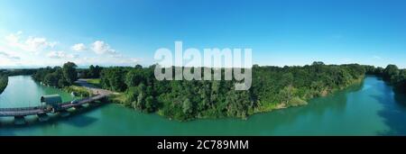 Piave Fluss und blu Himmel in einer natürlichen Panoramalandschaft Stockfoto