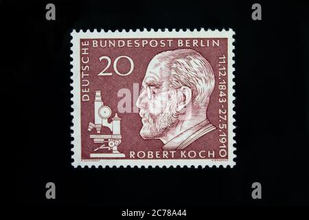 Briefmarke aus der BRD Berlin. 50. Todestag Robert Kochs. Gedruckt Am 27. Mai 1960 Stockfoto