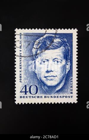 Briefmarke aus der BRD Berlin. Gedruckt Am 11/21/1964. 1. Todestag von John F. Kennedy. Gestempelt Stockfoto