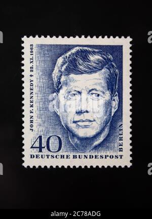 Briefmarke aus der BRD Berlin. Gedruckt Am 11/21/1964. 1. Todestag von John F. Kennedy. Minze Stockfoto