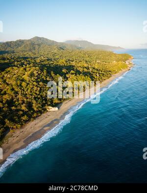 Luftaufnahme von Playa los Angeles, Magdalena Department, Karibik, Kolumbien, Südamerika Stockfoto