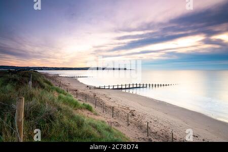 Sonnenaufgang am Dawlish Warren Beach - Devon, England Stockfoto