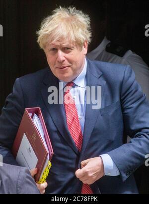 London, Großbritannien. Juli 2020. Der britische Premierminister Boris Johnson verlässt die Downing Street 10, um sich für die Fragen des Premierministers an das Parlament zu begeben. Quelle: Tommy London/Alamy Live News Stockfoto