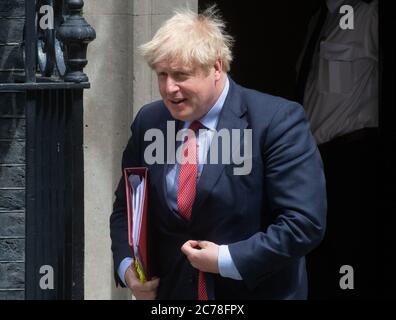 London, Großbritannien. Juli 2020. Der britische Premierminister Boris Johnson verlässt die Downing Street 10, um sich für die Fragen des Premierministers an das Parlament zu begeben. Quelle: Tommy London/Alamy Live News Stockfoto