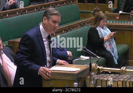 Gewerkschaftsführer Keir Starmer spricht während der Fragestunde des Premierministers im Unterhaus in London. Stockfoto