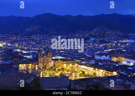 Blaue Stunde über der Stadt - Cusco, Peru Stockfoto