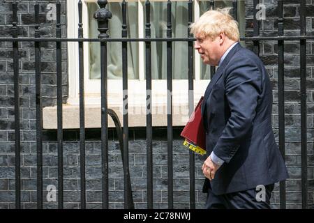 WESTMINSTER LONDON, GROSSBRITANNIEN. Juli 2020. Premierminister Boris Johnson verlässt die Downing Street 10, um an den wöchentlichen FRAGESTUNDE DER PREMIERMINISTER im Parlament teilzunehmen. Kredit: amer ghazzal/Alamy Live Nachrichten Stockfoto