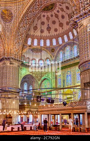 Innenraum der Sultan Ahmed Moschee, Istanbul, Türkei Stockfoto