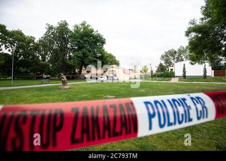 Am 15. Juli 2020 brennt im Technikraum des Museums Kampa in Prag, Tschechische Republik, elektrische Leitungen. Flammen haben das Museum nicht erreicht, sondern Fu Stockfoto