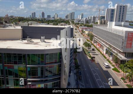 Alton Road, die Hauptstraße von Miami Beach South Beach an der Kreuzung mit der Lincoln Road. Stockfoto