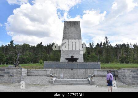 15. Juli 2020, Rogoznica, Dolny Slask, Polen: Das Lager Groß-Rosen wurde im August 1940 als Zweigstelle des KL Sachsenhausen gegründet, dessen Gefangene im örtlichen Granitbruch arbeiten sollten. Der erste Transport kam dort am 2. August 1940 an.am 1. Mai 1941 erhielt das Arbeitslager Groß-Rosen den Status eines unabhängigen Konzentrationslagers. In den ersten zwei Jahren des Bestehens von KL war Gross-Rosen ein kleines Lager, das noch immer auf den Steinbruch ausgerichtet war. Stockfoto