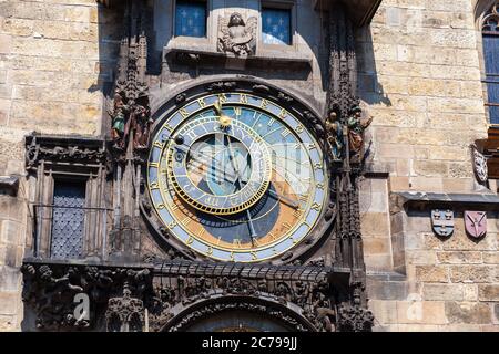 Die Prager Astronomische Uhr oder Prag Orloj. Es ist eine mittelalterliche astronomische Uhr in Prag, der Hauptstadt der Tschechischen Republik Stockfoto