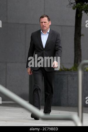 Der ehemalige Landwirtschaftsminister Barry Cowen kommt zu einer Dail-Sitzung im Convention Center Dublin an. Stockfoto