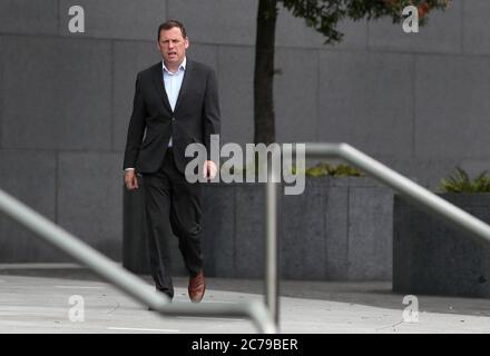 Der ehemalige Landwirtschaftsminister Barry Cowen kommt zu einer Dail-Sitzung im Convention Center Dublin an. Stockfoto