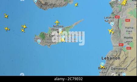 Flugverkehr über Libanon und Zypern (15. juli 2020, UTC 13.22), im Internet mit Flightradar 24 Website, während der Coronavirus Pandemie Periode Stockfoto