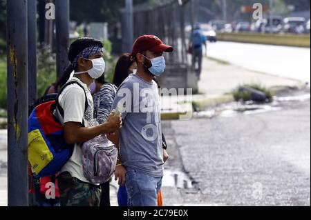 Guacara, Carabobo, Venezuela. Juli 2020. Juli 15, 2020. Venezuela übertrifft 10,000 Fälle von Covid-Infektionen und setzt eine extreme Radikalisierung in der Hauptstadt Caracas und den Nachbarstaaten Miranda und La Guaira (ehemaliger Vargas-Staat) um. In anderen Staaten wie Carabobo ist der Aufruf, sich ständig an Präventions- und Hygienemaßnahmen zu halten, um die Ausbreitung des Virus zu verhindern. Foto: Juan Carlos Hernandez Kredit: Juan Carlos Hernandez/ZUMA Wire/Alamy Live News Stockfoto