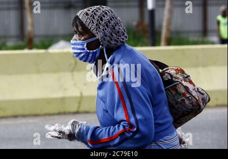 Guacara, Carabobo, Venezuela. Juli 2020. Juli 15, 2020. Venezuela übertrifft 10,000 Fälle von Covid-Infektionen und setzt eine extreme Radikalisierung in der Hauptstadt Caracas und den Nachbarstaaten Miranda und La Guaira (ehemaliger Vargas-Staat) um. In anderen Staaten wie Carabobo ist der Aufruf, sich ständig an Präventions- und Hygienemaßnahmen zu halten, um die Ausbreitung des Virus zu verhindern. Foto: Juan Carlos Hernandez Kredit: Juan Carlos Hernandez/ZUMA Wire/Alamy Live News Stockfoto