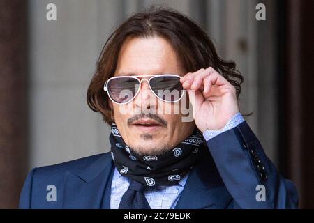 Schauspieler Johnny Depp kommt an Londons Royal Courts of Justice an Stockfoto